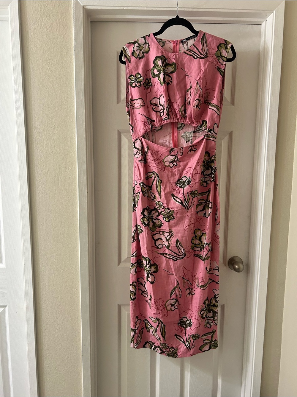Sleeveless Pink Floral Cutout Midi Dress